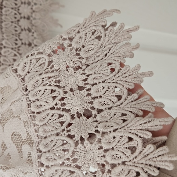 Xhilaration Lace top - Picture 2 of 3